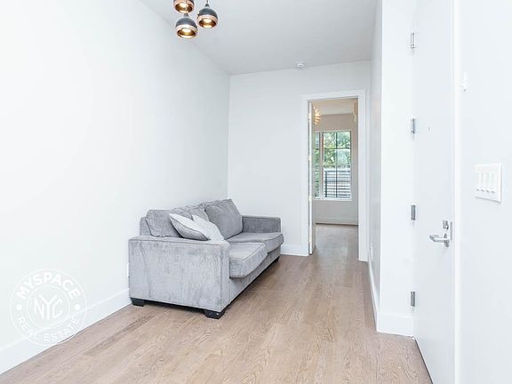 4th image of 99 Varet St APT 3R