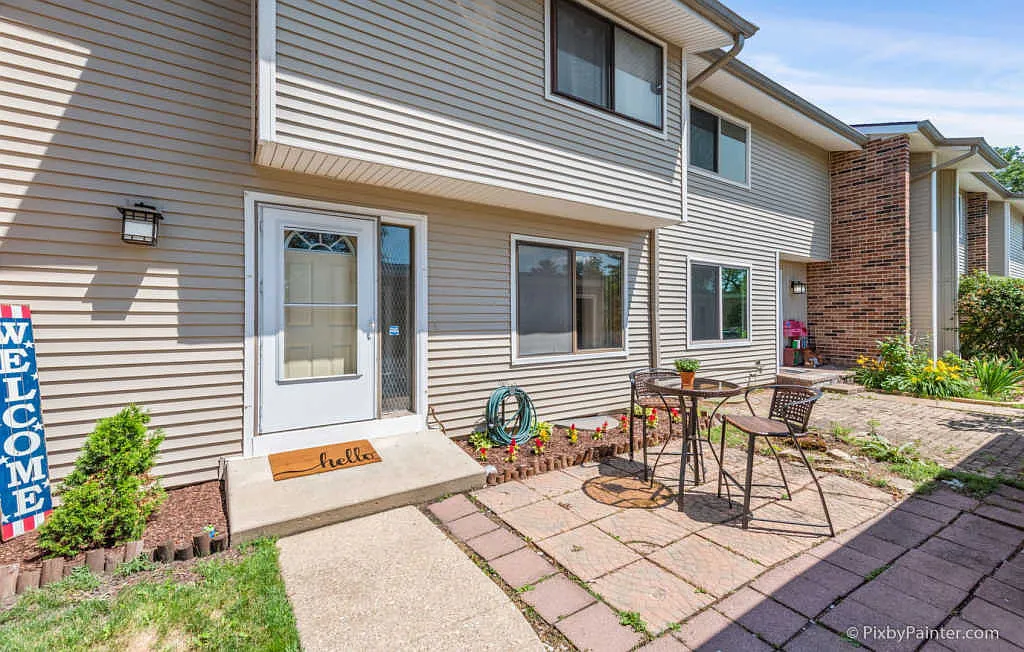 1088 Cascade Dr photo 1