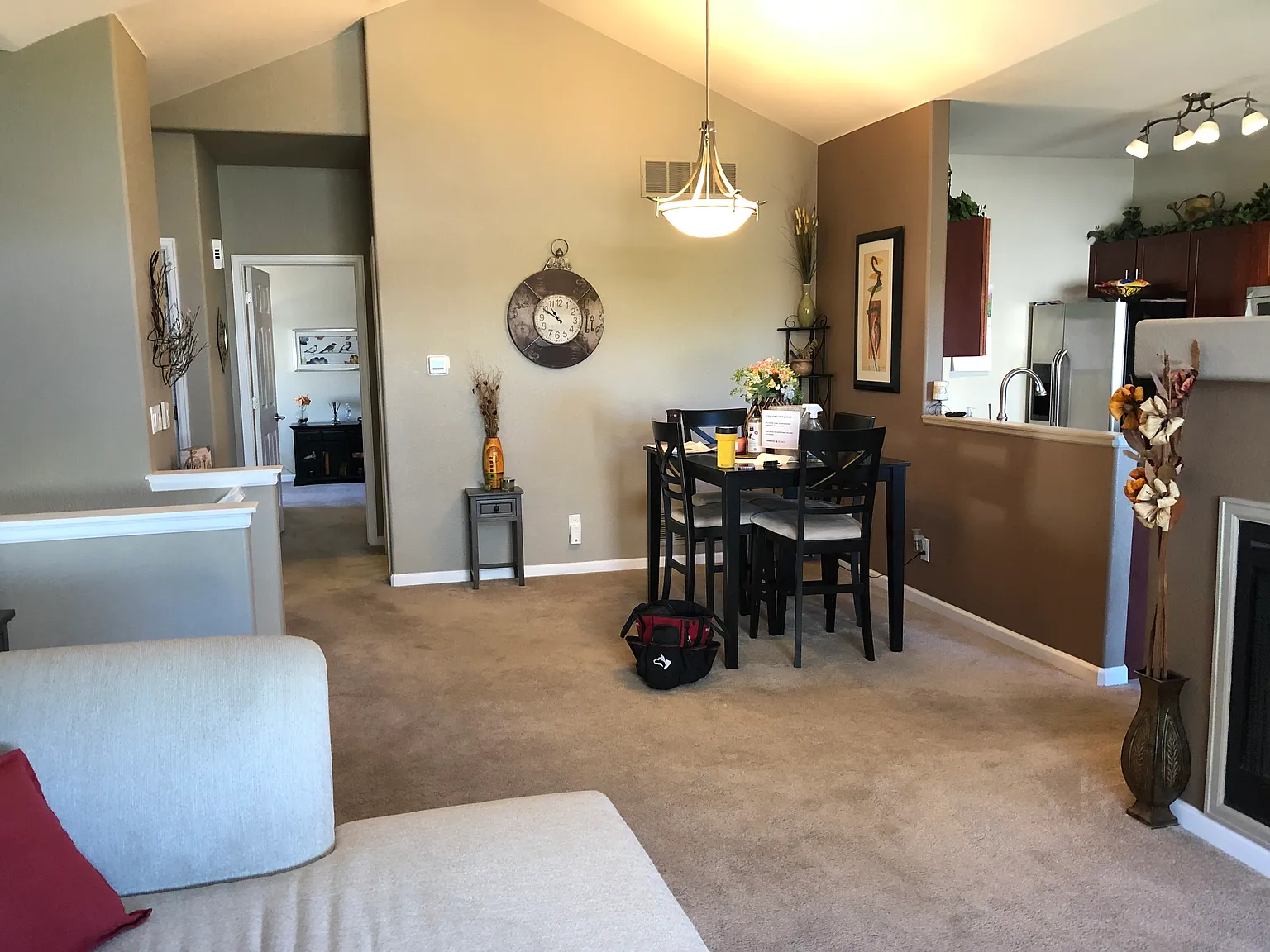 3 bed, 1388 sqft, $2,400 — Photo 4