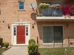 9430 Greenbriar Dr APT 1E, Hickory Hills, IL 60457