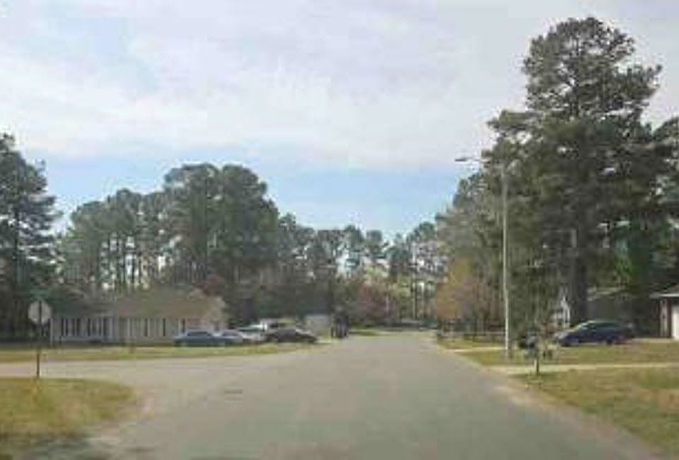 Exterior Neighborhood (street photo)