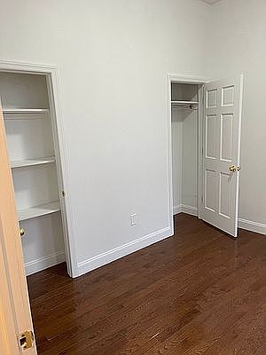 4th image of 28-14 Crescent St #20