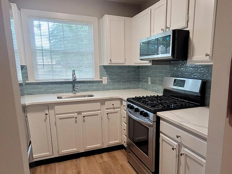 8 Whitemarsh Ct — Photo 1