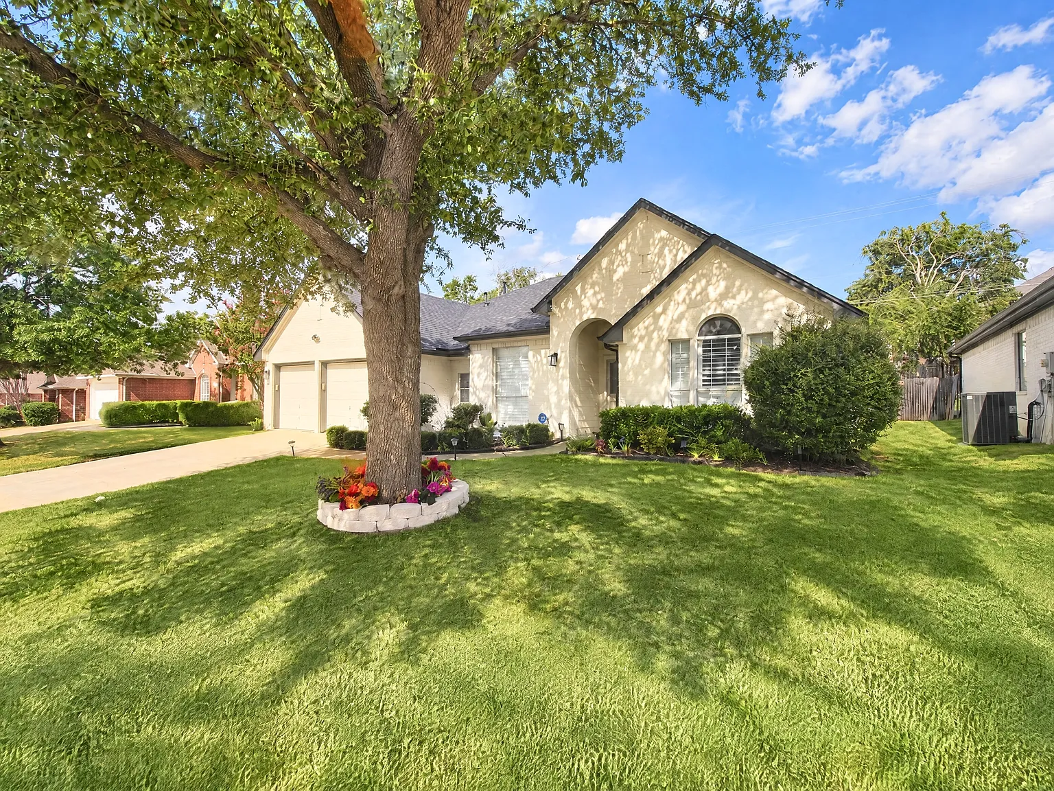 5 bed, 2111 sqft, $3,900 — Photo 4