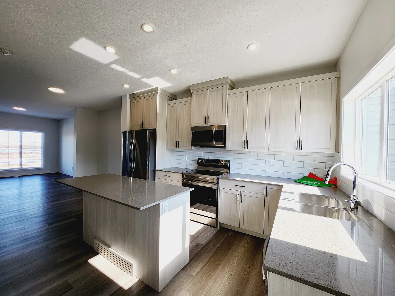5243 Edgemont Blvd NW - MAIN — Photo 3