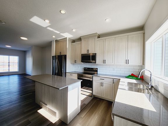 3rd image of 5243 Edgemont Blvd NW
