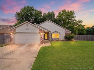 1702 S Fir Pl, Broken Arrow, OK 74012