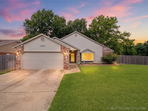 1702 S Fir Pl, Broken Arrow, OK 74012
