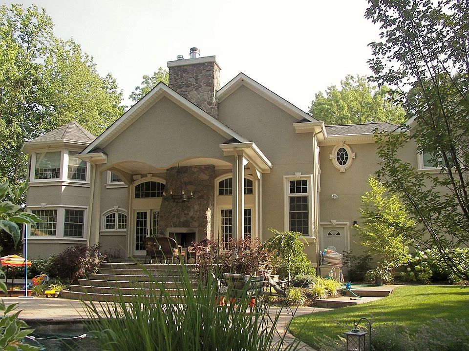 2nd image of 482 James Way