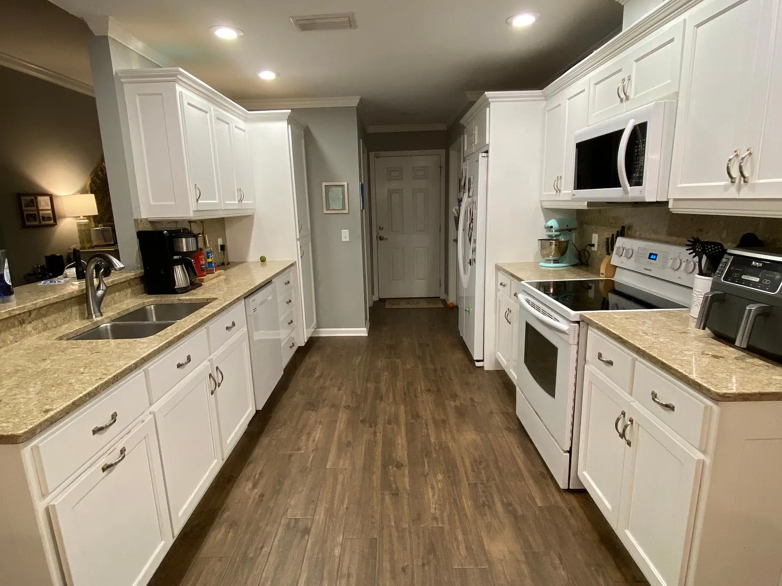 3 bed, 1608 sqft, $2,200 — Photo 3