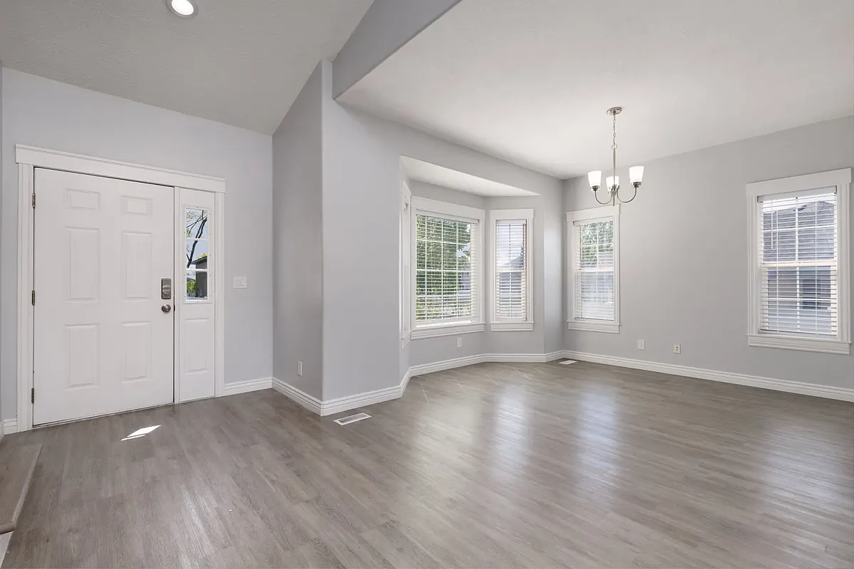 Building Photo - 572 W 1260 N