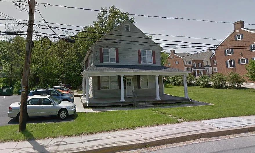 203 New London Rd