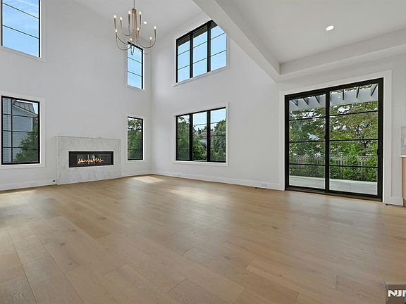 5th image of 32 Highland Avenue