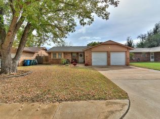 704 Robin Hill Rd, Edmond, OK 73003