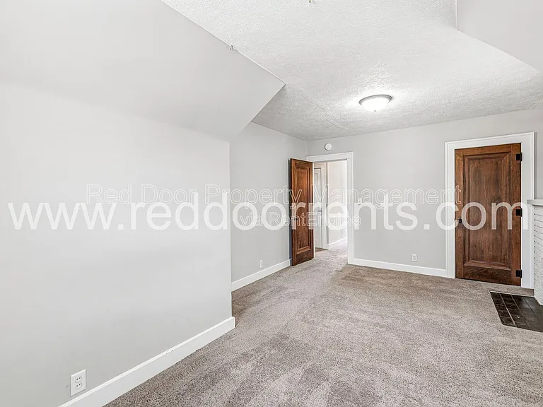 412 N Merrill St — Photo 29