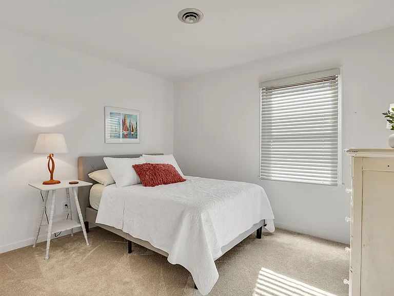 9621 Peppertree Dr — Photo 17