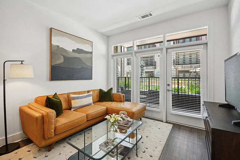Link Apartments 4th Street — Photo 2