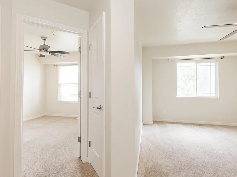484 W 1490 N #102 — Photo 15
