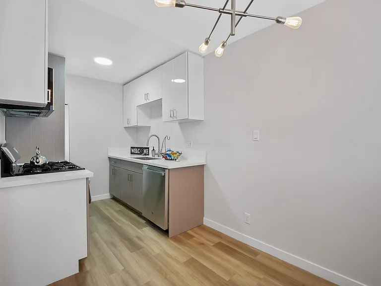 419 N Broadway — Photo 13