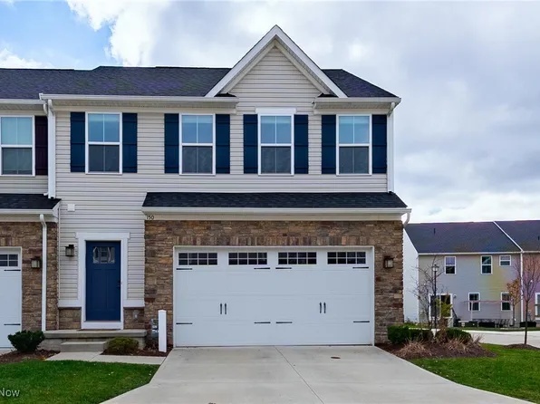 150 Port Ln, Medina, OH 44256