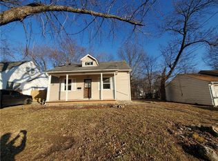 110 S 4th St, Clinton, MO 64735