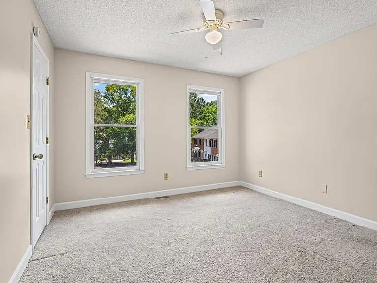 5918 King Charles Ct — Photo 30
