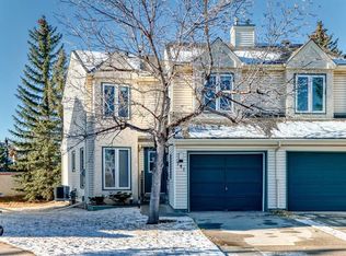 741 E Sandringham Pl NW, Calgary, AB T3K 3Z1