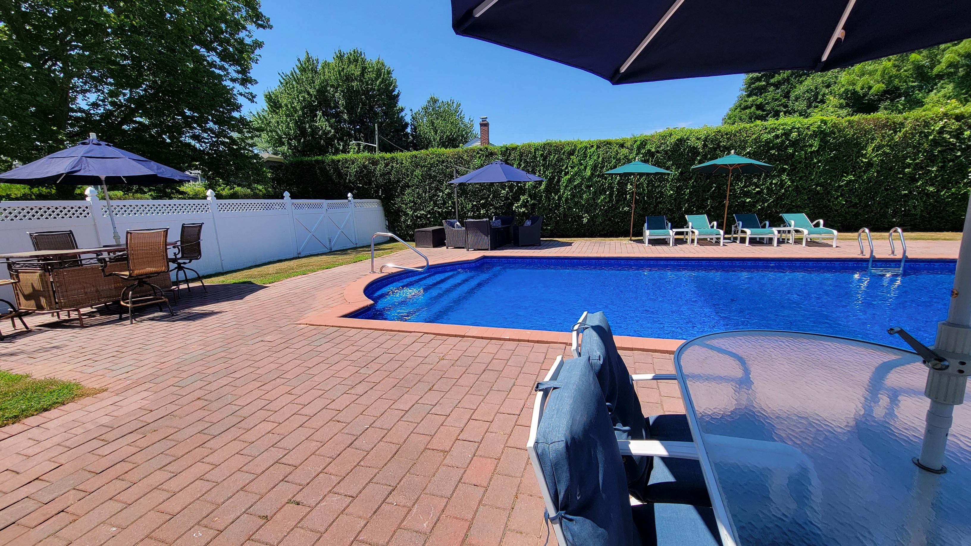 57 Dale St, Southampton, NY 11968 Out East