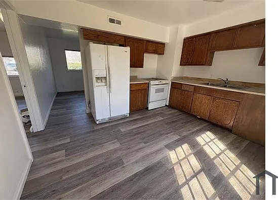 3 bed, 1012 sqft, $1,575 — Photo 4