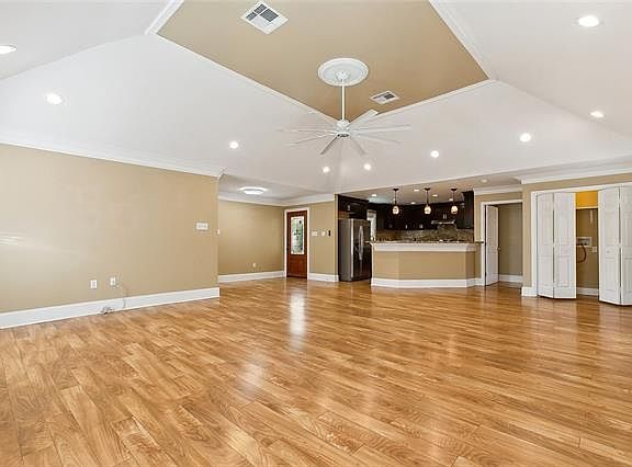 4th image of 4117 Mirabeau Ave