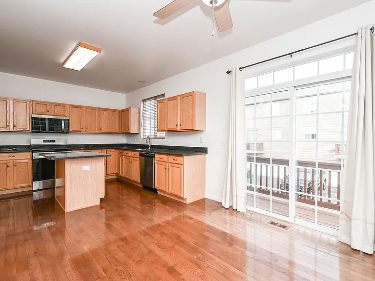 35 Thomas Ct — Photo 8