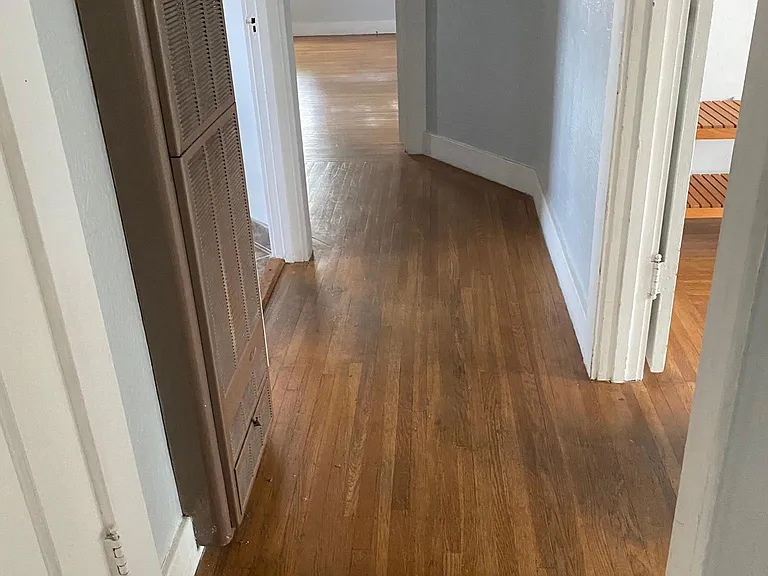 654 Edwards St — Photo 2