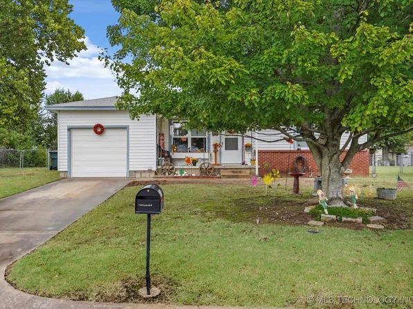 327 N 21st St, Collinsville, OK 74021