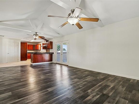 3rd image of 548 Willowbrook Dr