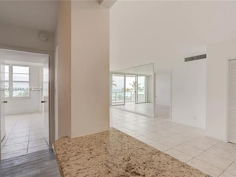 5161 Collins Ave #516 — Photo 25
