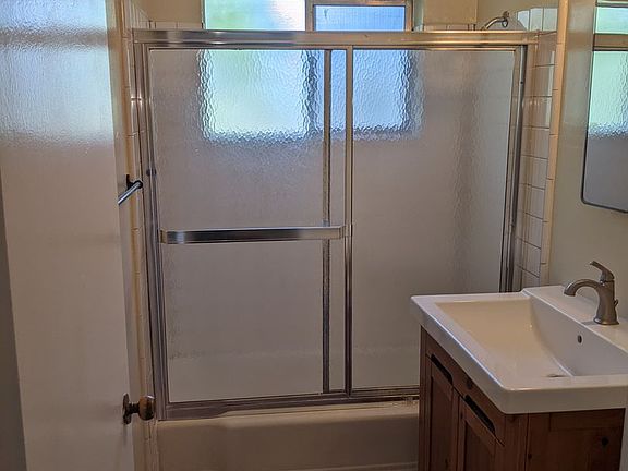 5th image of 493 Franklin St #968 & 980