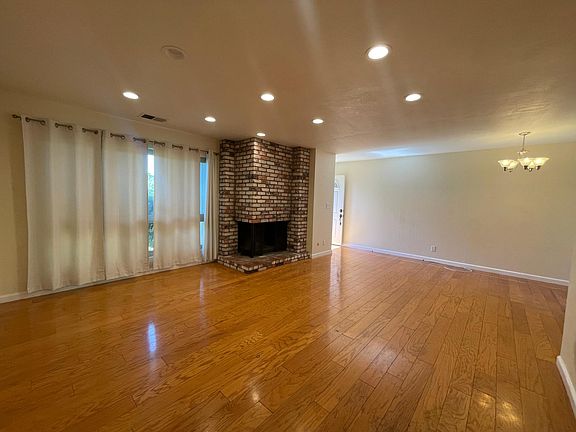 3rd image of 3506 Savana Ln