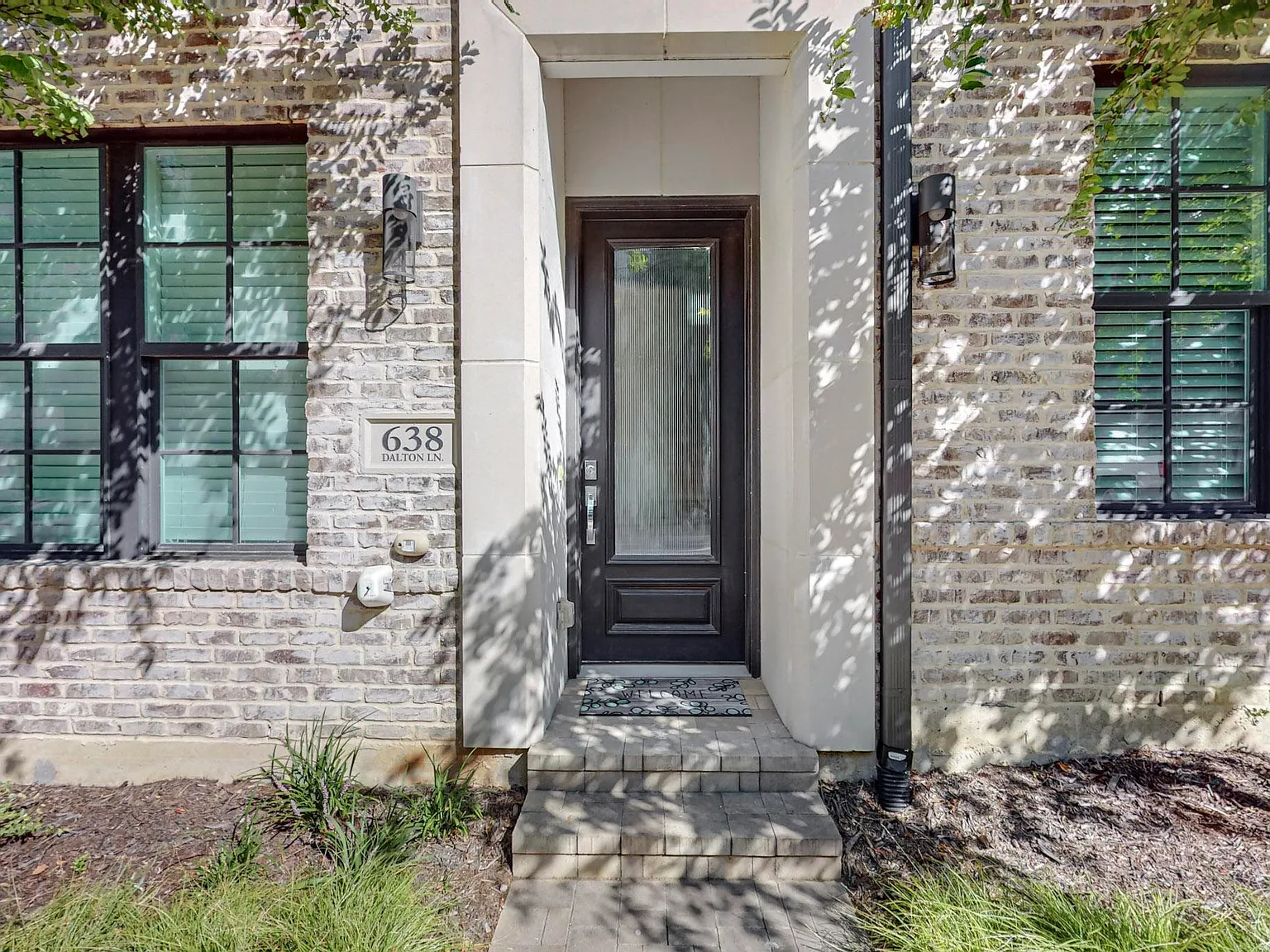 2 bed, 1319 sqft, $3,100 — Photo 2