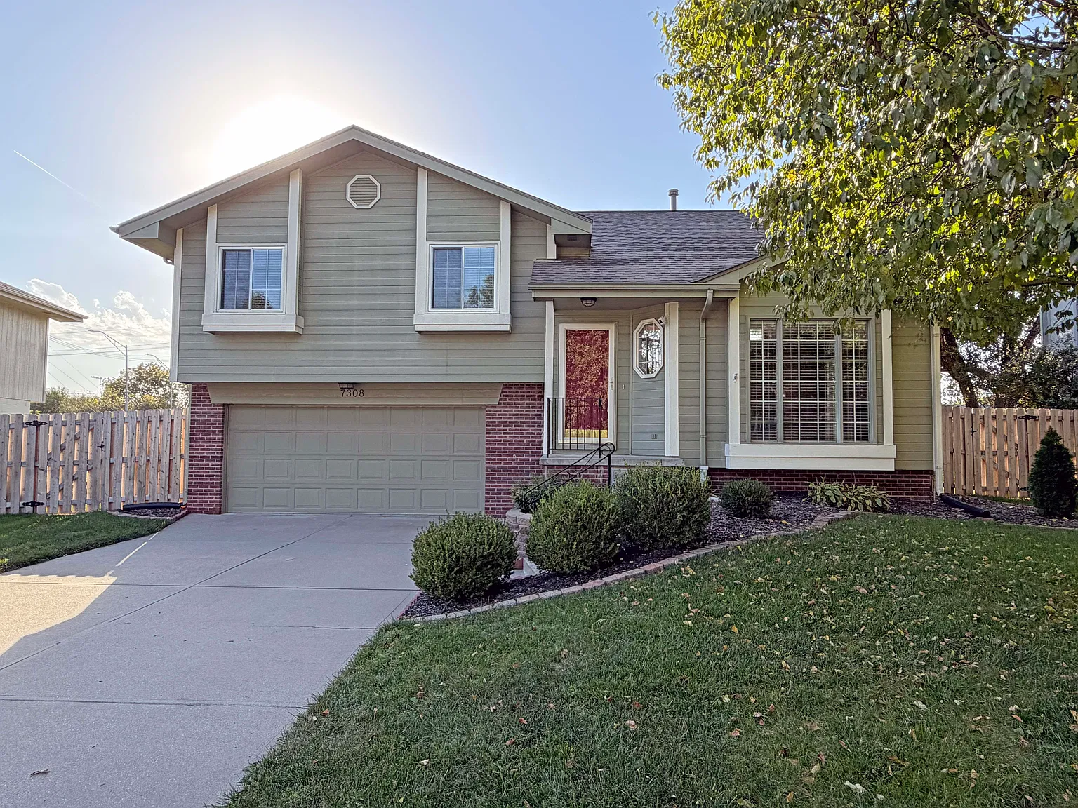 3 bed, 2296 sqft, $2,395 — Photo 1