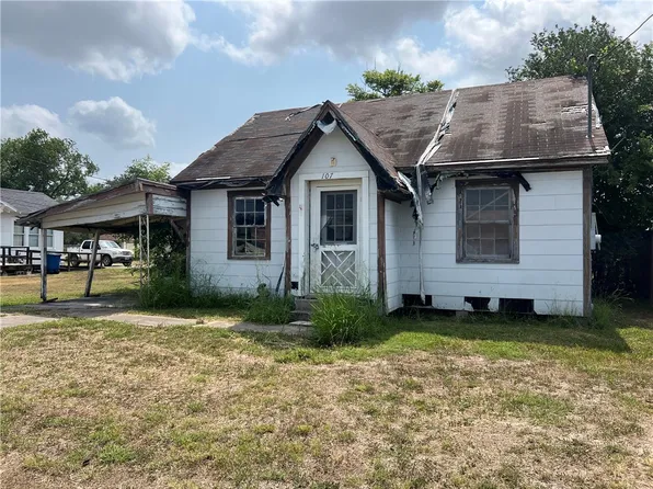 107 Gallia St, Woodsboro, TX 78393