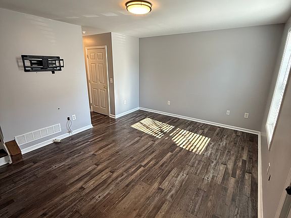 2nd image of 809 Isabella St