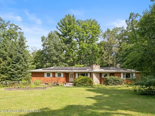 4 Hemlock Lane, Hyde Park, NY 12538