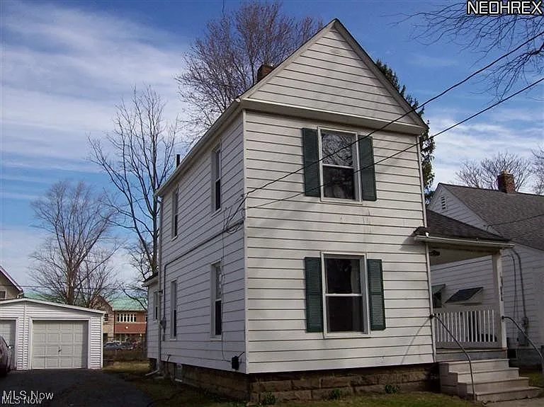 327 8th St photo 1