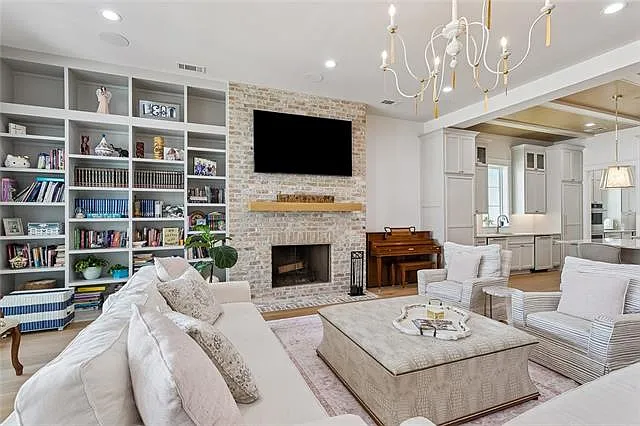 141 Bay Tree Manor Dr — Photo 5