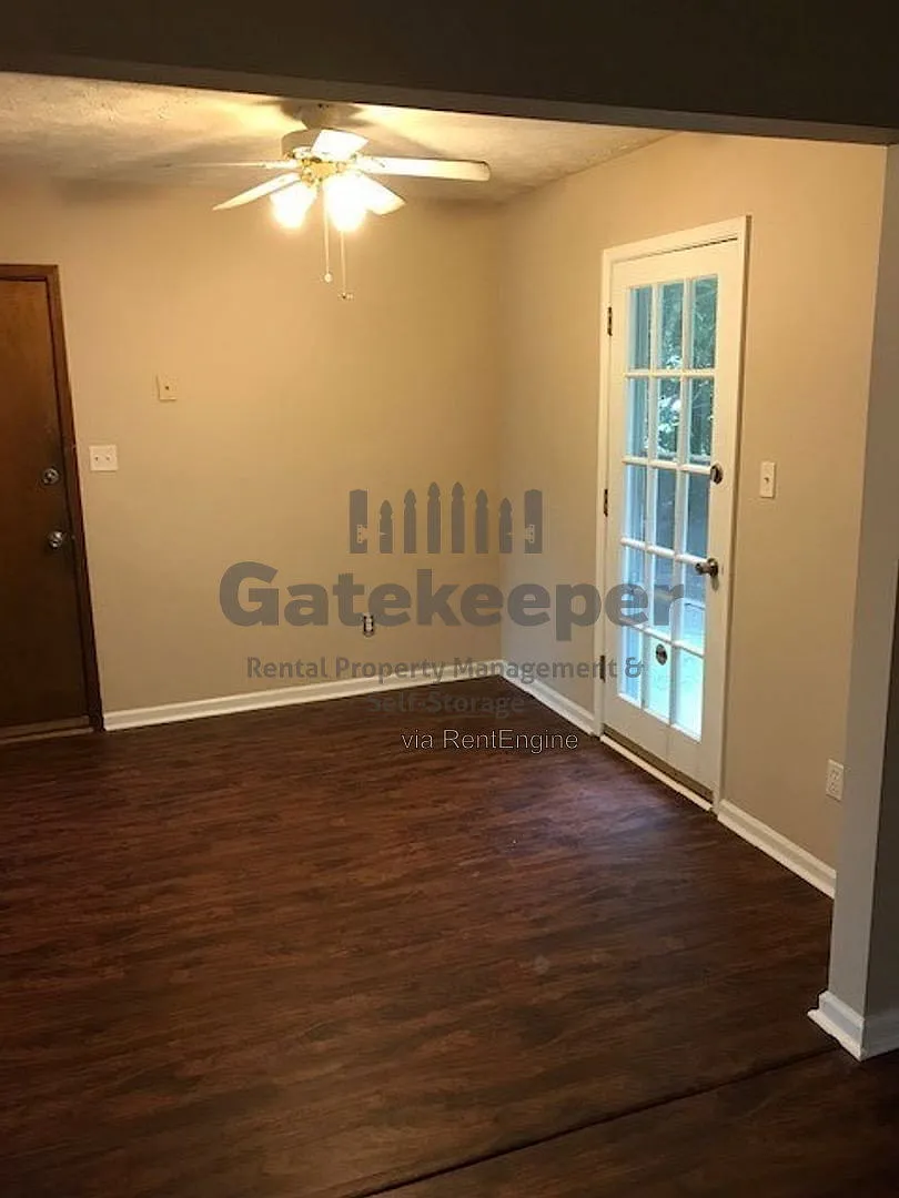 3 bed, 2.0 bath, 1292 sqft, $2,095 — Photo 4