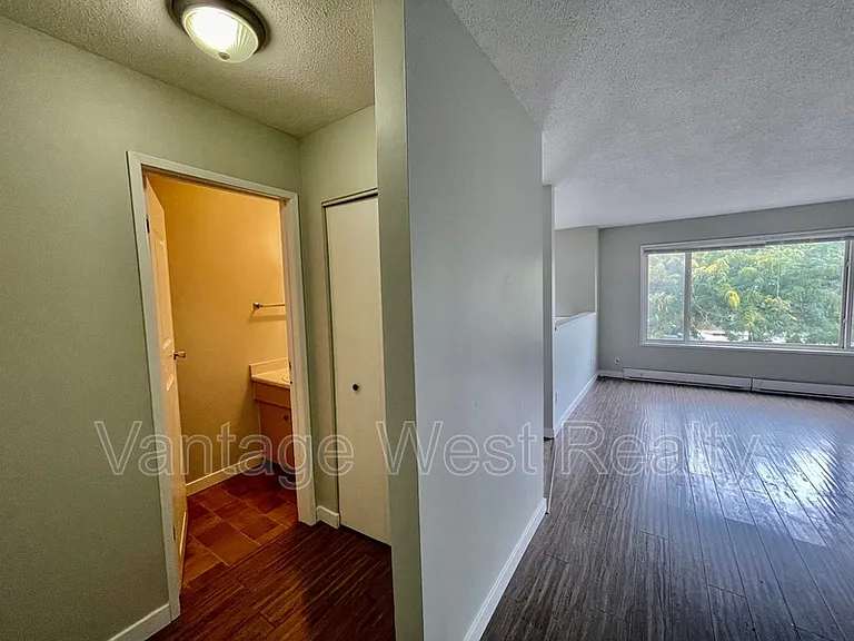 404 Hein Rd — Photo 6