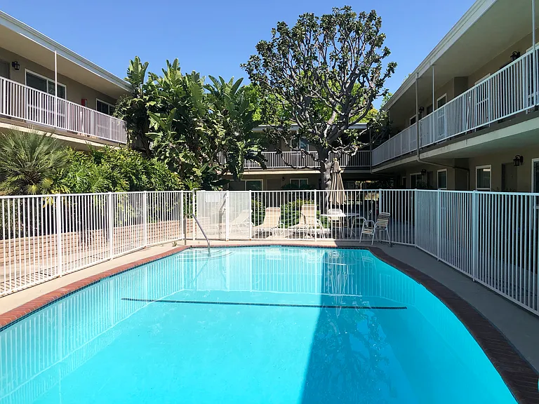 Orange Plaza Villa Apartments — Photo 6