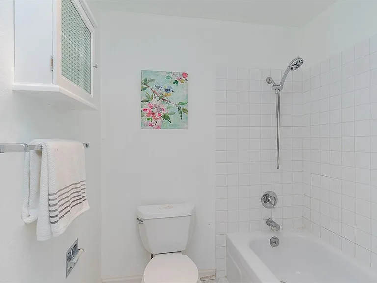 10211 NE 16th Pl #R8 — Photo 22