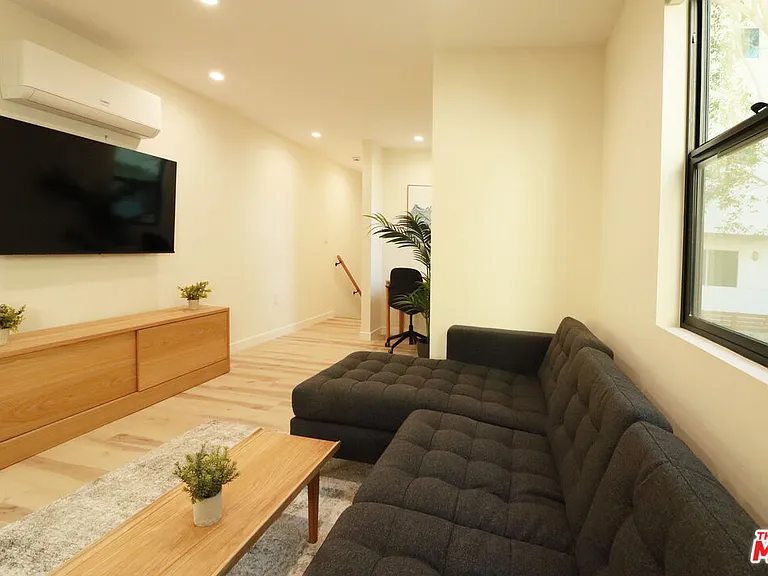 918 N San Vicente Blvd #F — Photo 3
