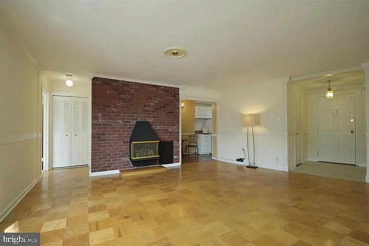 10201 Grosvenor Pl #628 — Photo 2